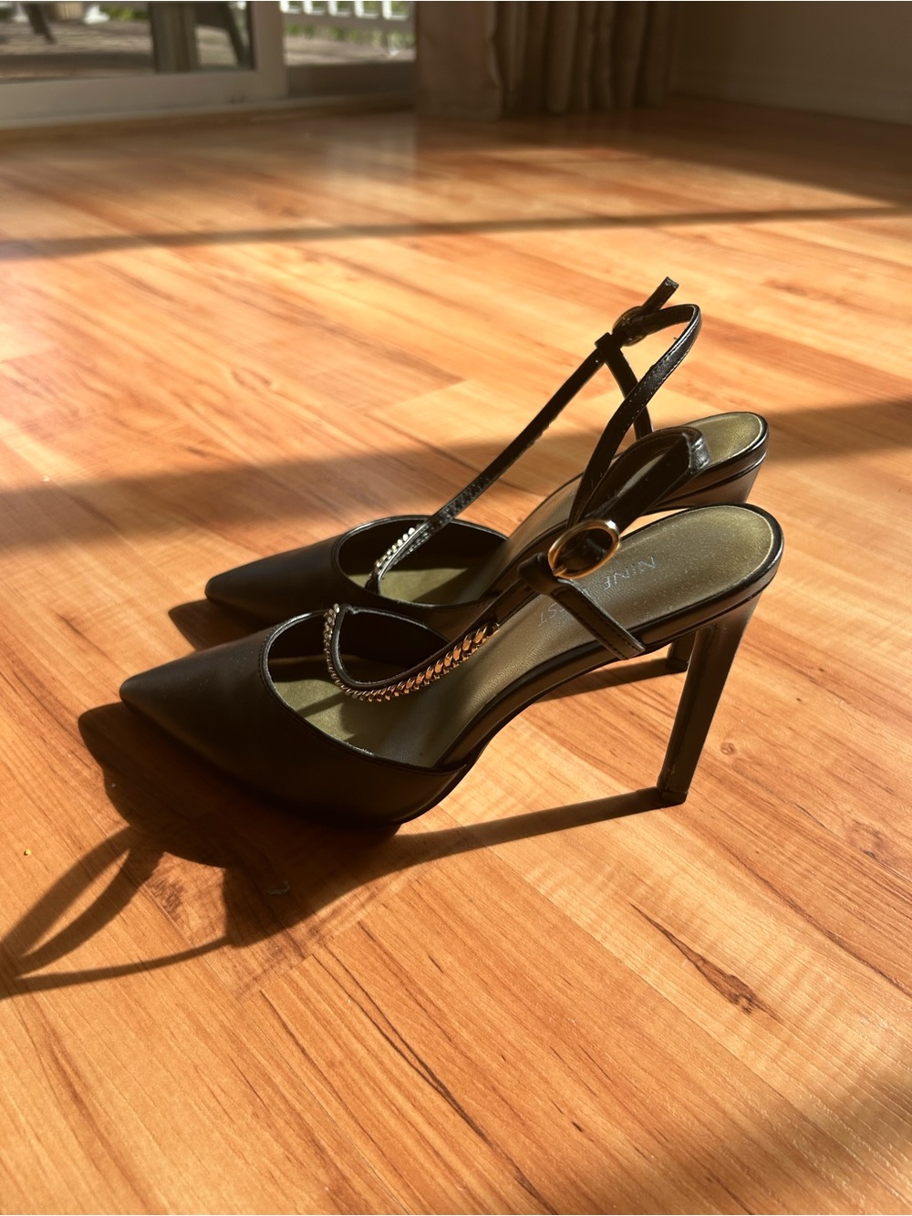 Nine West Heels in Black Women’s Size 7.5M Metal Detail Straps Classic Summer